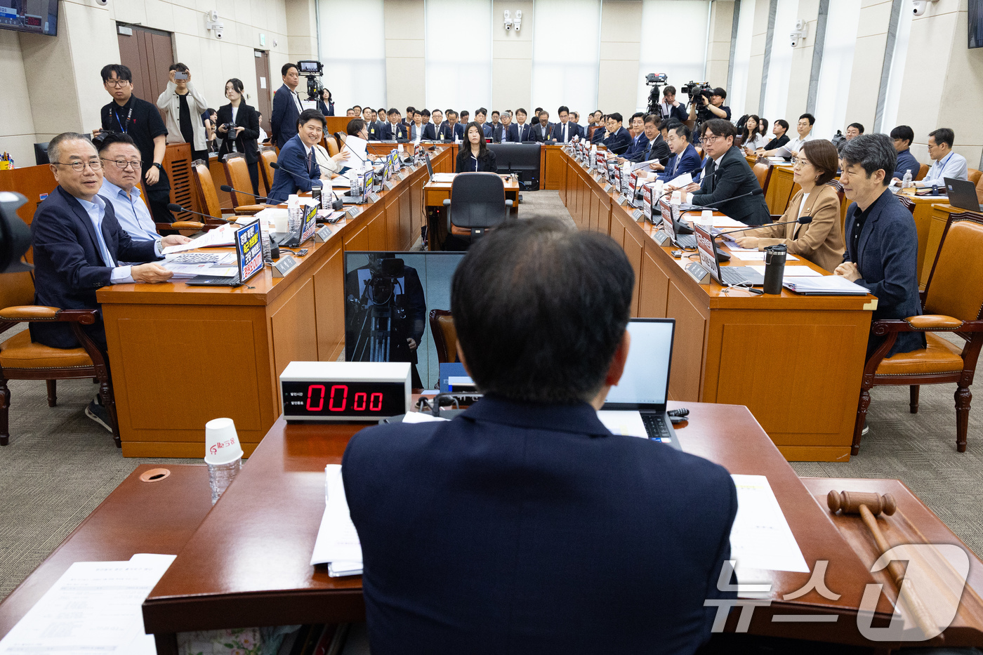 (서울=뉴스1) 유승관 기자 = 권칠승 국회 행정안전위원장이 26일 서울 여의도 국회에서 열린 제435회 국회(임시회) 행정안전위원회 제2차 전체회의 서울시 감사의정원 논란 및 G …