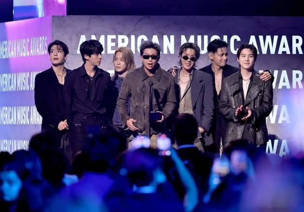 '올해의 아티스트상' BTS, 5년만에 또 대상…"군백기 후 특별 보상" [2026 AMA]