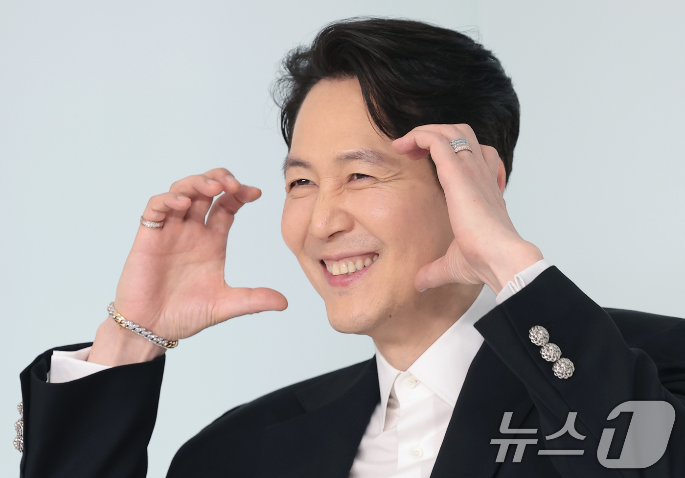 (서울=뉴스1) 권현진 기자 = 배우 이정재가 26일 서울 영등포구 퐁비두센터에서 열린 샤넬 '2026 공방 컬렉션 서울 쇼'에 참석해 포즈를 취하고 있다. 2026.5.26/뉴스 …