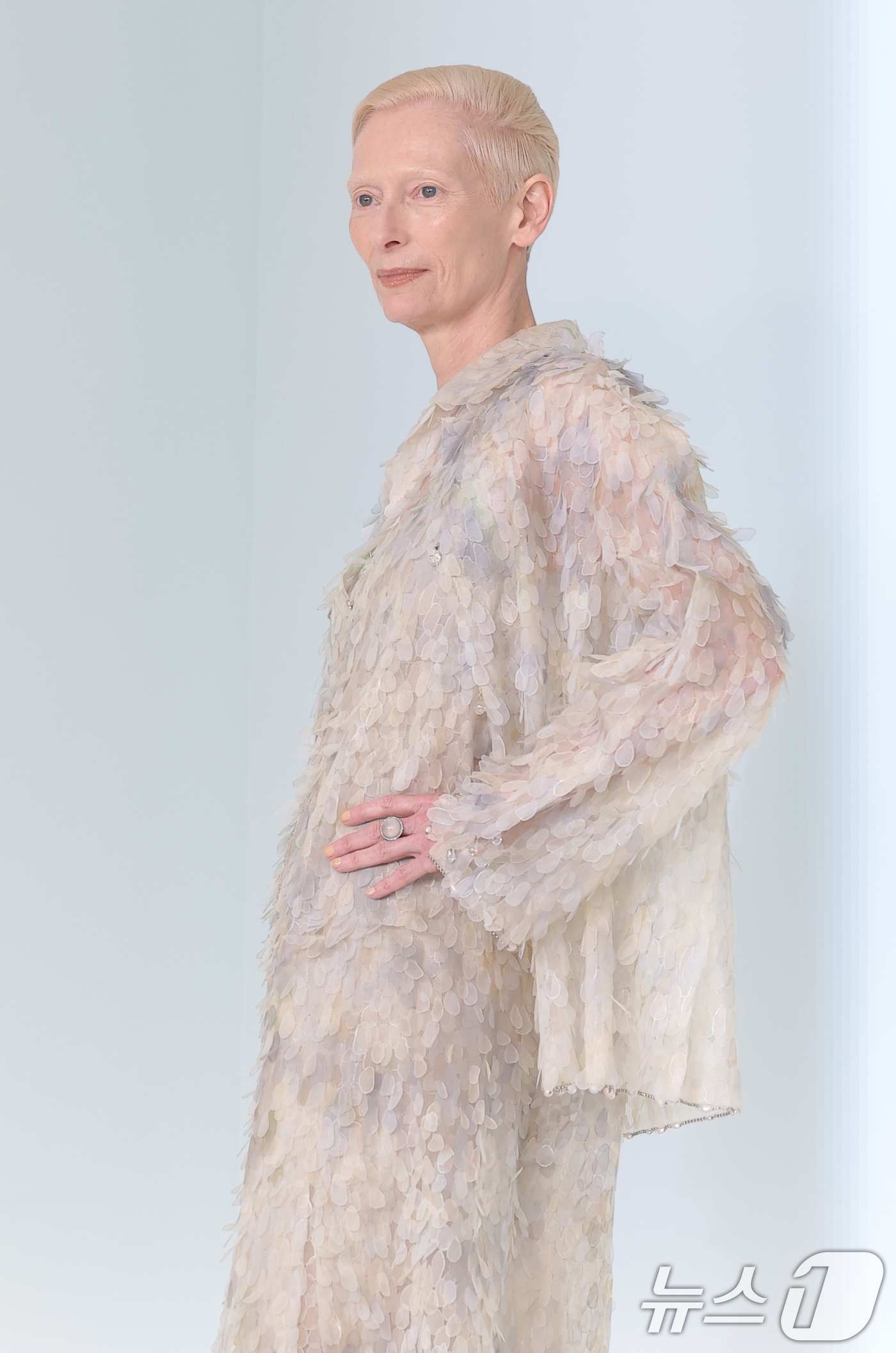 (서울=뉴스1) 권현진 기자 = 배우 틸다 스윈튼(TILDA SWINTON)이 26일 서울 영등포구 퐁비두센터에서 열린 샤넬 '2026 공방 컬렉션 서울 쇼'에 참석해 포즈를 취하 …