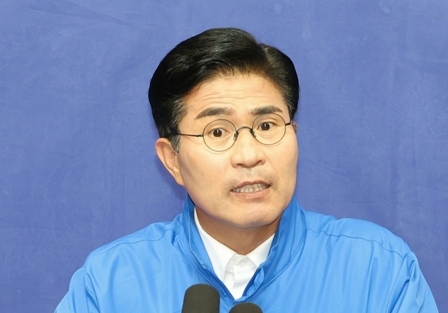 이원택 전북지사 후보 "김관영, 대통령 이름 훔친 얄팍한 정치"