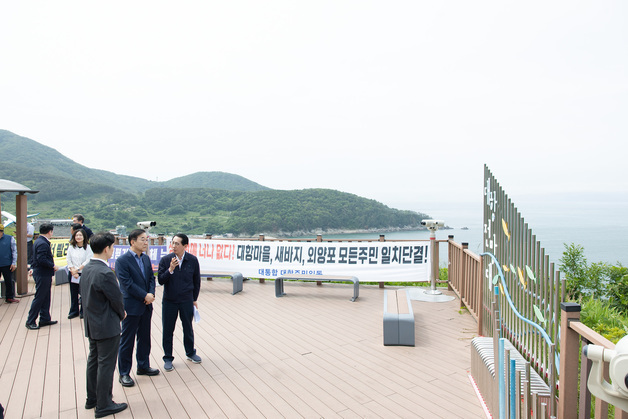가덕도 신공항 건설 예정지 찾은 김윤덕 장관