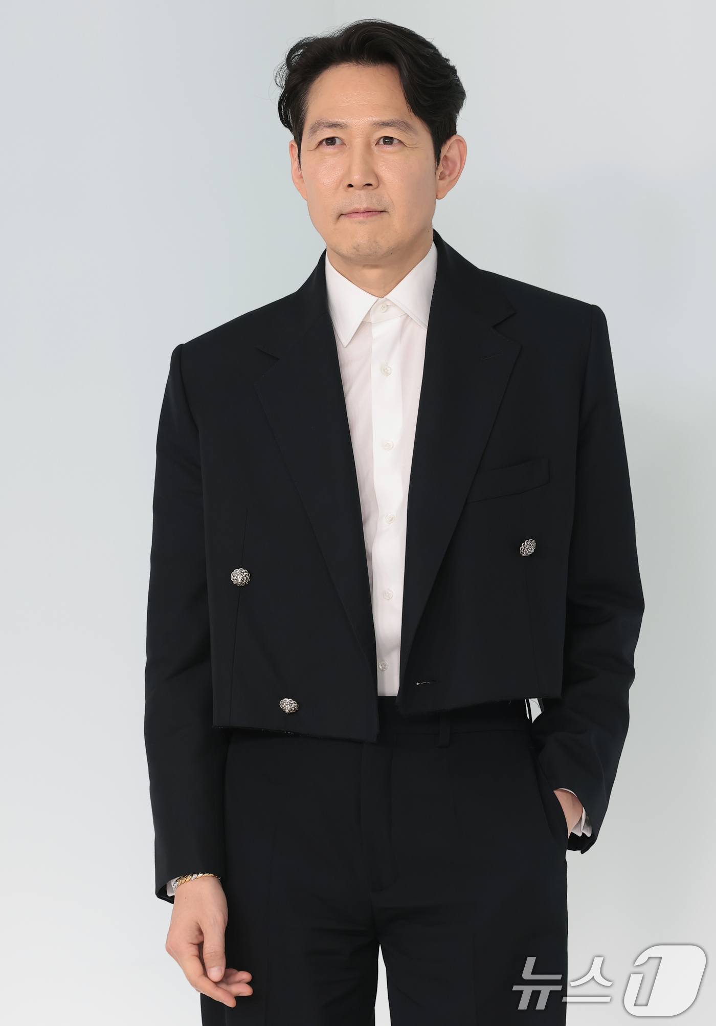 (서울=뉴스1) 권현진 기자 = 배우 이정재가 26일 서울 영등포구 퐁비두센터에서 열린 샤넬 '2026 공방 컬렉션 서울 쇼'에 참석해 포즈를 취하고 있다. 2026.5.26/뉴스 …