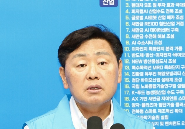 답변하는 김관영 후보