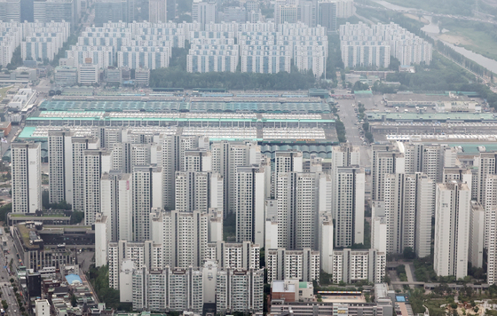 금리 0.25%p만 올라도 이자 부담 3.2조 증가…3040 주담대 '경고등'