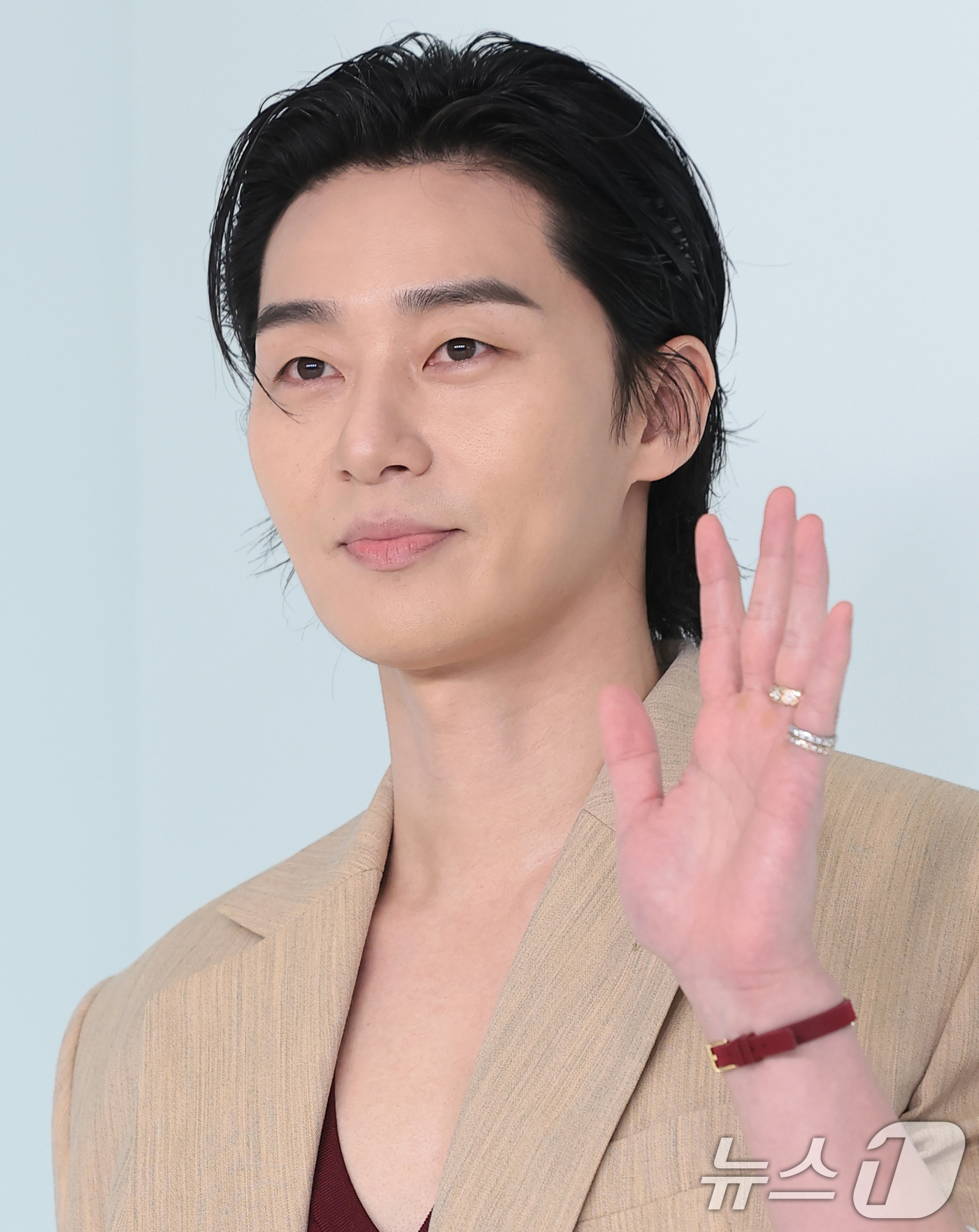 (서울=뉴스1) 권현진 기자 = 배우 박서준이 26일 서울 영등포구 퐁비두센터에서 열린 샤넬 '2026 공방 컬렉션 서울 쇼'에 참석해 포즈를 취하고 있다. 2026.5.26/뉴스 …