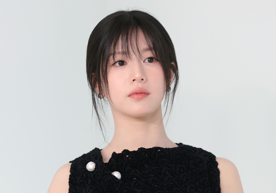 고윤정, 오묘한 눈빛