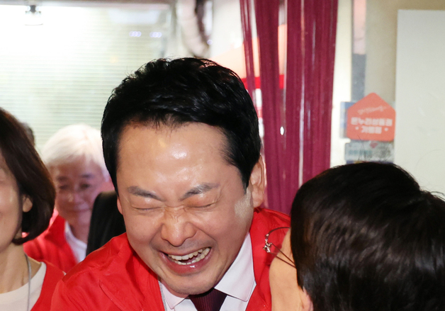 시장 상인 만난 장동혁 대표