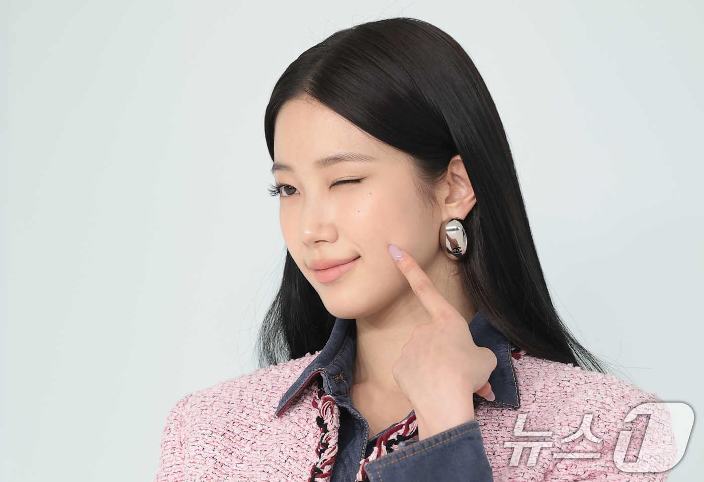 (서울=뉴스1) 권현진 기자 = 르세라핌 카즈하가 26일 서울 영등포구 퐁비두센터에서 열린 샤넬 '2026 공방 컬렉션 서울 쇼'에 참석하고 있다. 2026.5.26/뉴스1