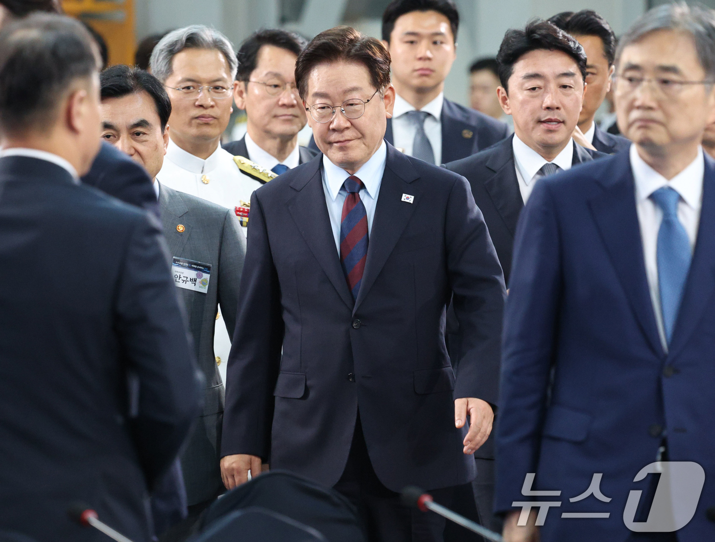 (창원=뉴스1) 허경 기자 = 이재명 대통령이 26일 경남 창원시 진해구에서 열린 제1회 미래국방전략위원회에 입장하고 있다. (청와대통신사진기자단) 2026.5.26/뉴스1