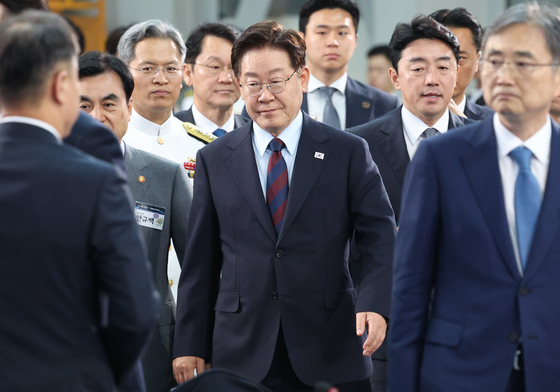 제1회 미래국방전략위원회 참석하는 이재명 대통령
