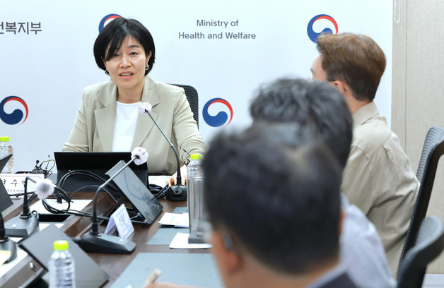 발언하는 현수엽 보건복지부 1차관