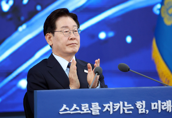 핵추진잠수함 기본계획 발표 듣는 이재명 대통령