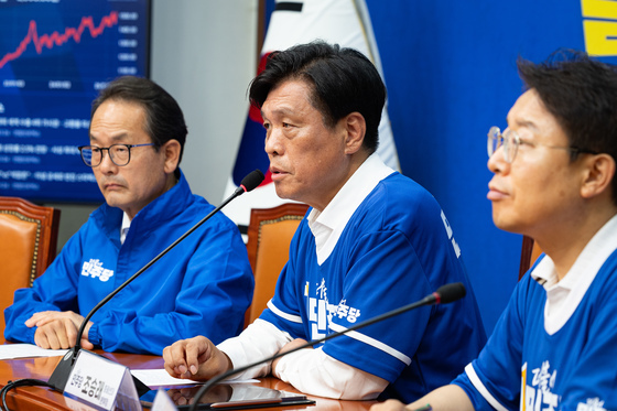 기자간담회 발언하는 조승래 사무총장
