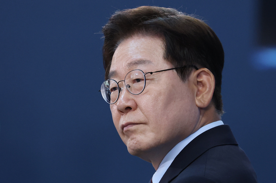 李대통령, 핵잠 개발계획 보고받고…"자주국방의 상징"(종합)