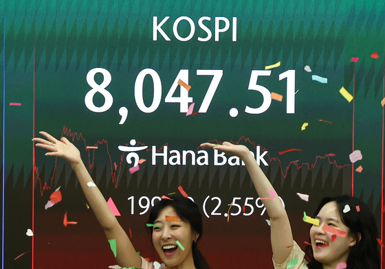 코스피, 8000 돌파 마감