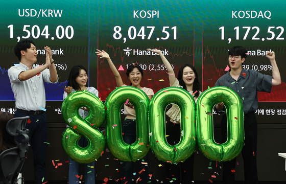 코스피, 8000 돌파 마감