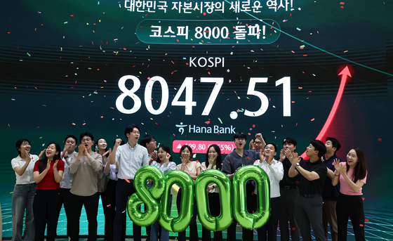 코스피, 8000 돌파 마감