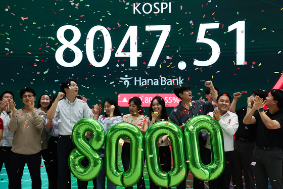 코스피, 8000 돌파 마감
