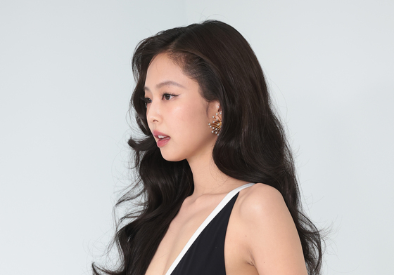 제니, 고혹미 물씬