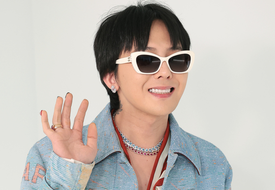지드래곤, 햇님 방긋 손 인사