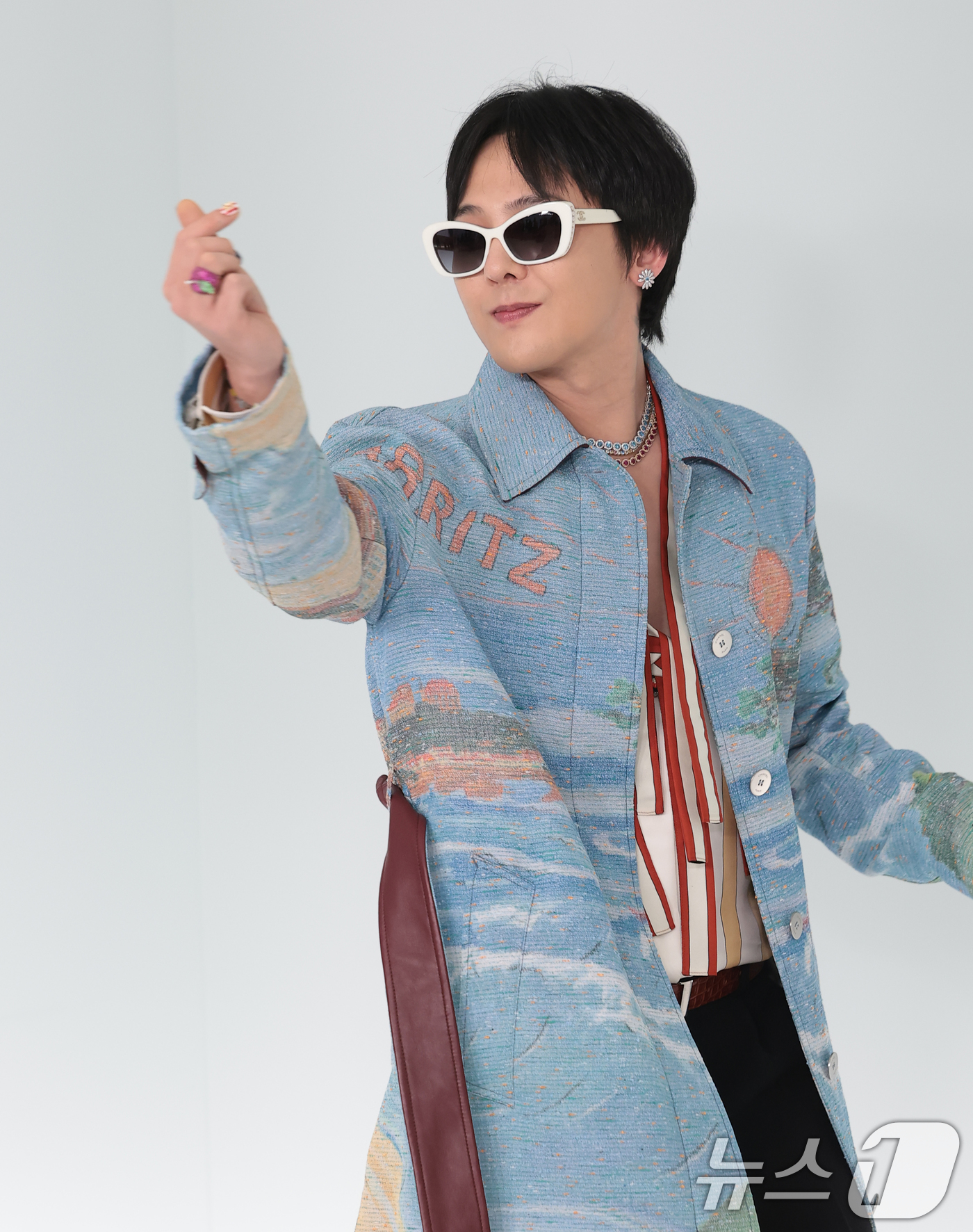 (서울=뉴스1) 권현진 기자 = 빅뱅 지드래곤이 26일 서울 영등포구 서울 퐁비두센터에서 열린 샤넬 2026 공방 컬렉션 서울 쇼에 참석해 포즈를 취하고 있다. 2026.5.26/ …