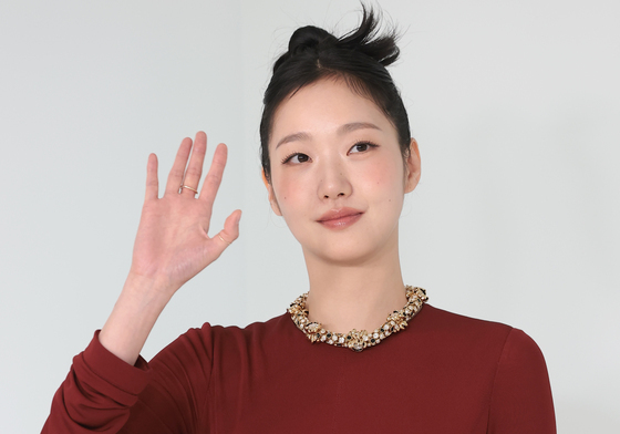 김고은, 올림 머리로 사랑스럽게