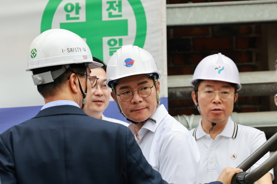 서소문 고가 붕괴현장 찾은 정원오 후보