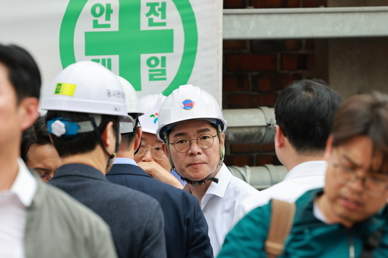 서소문 고가 붕괴 사고현장 살피는 정원오 후보