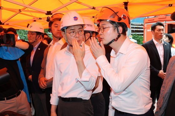 서소문 고가 붕괴 현장 찾은 정원오