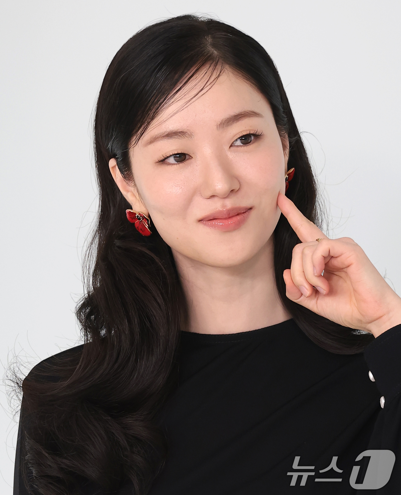 (서울=뉴스1) 권현진 기자 = 배우 전여빈이 26일 서울 영등포구 퐁비두센터에서 열린 샤넬 '2026 공방 컬렉션 서울 쇼'에 참석해 포즈를 취하고 있다. 2026.5.26/뉴스 …