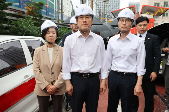서소문고가차도 붕괴 사고 현장 찾은 장동혁 대표