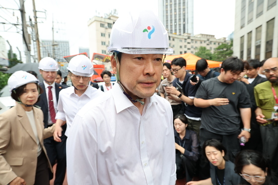 서소문고가차도 붕괴 사고 현장 찾은 장동혁 대표