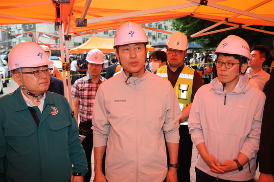 서소문고가차도 붕괴 사고 현장 찾은 오세훈 후보