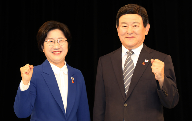 "정치 편향", "업체 유착" 공방…제주교육감 후보들 격돌
