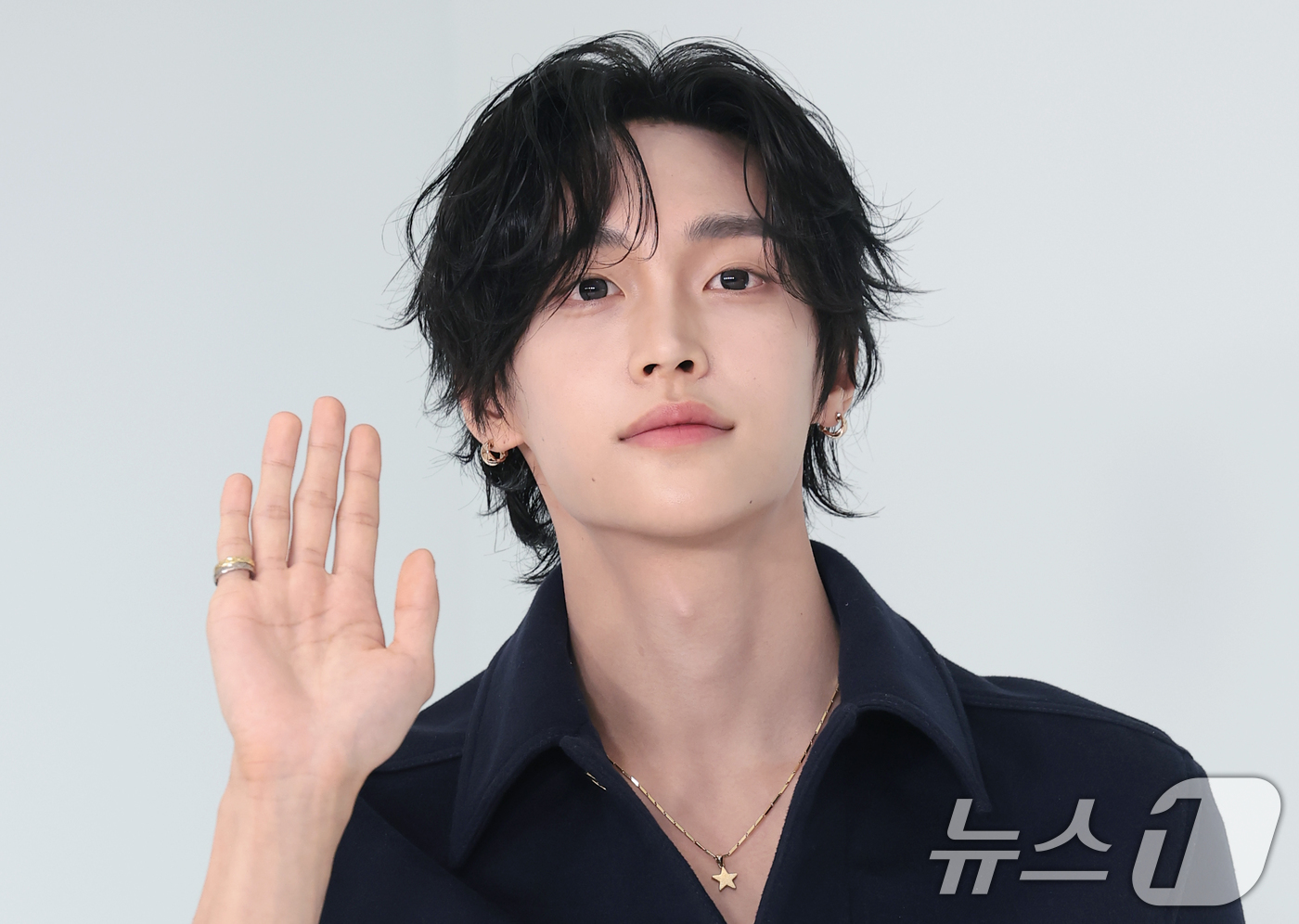 (서울=뉴스1) 권현진 기자 = 라이즈 원빈이 26일 서울 영등포구 퐁비두센터에서 열린 샤넬 '2026 공방 컬렉션 서울 쇼'에 참석해 포즈를 취하고 있다. 2026.5.26/뉴스 …