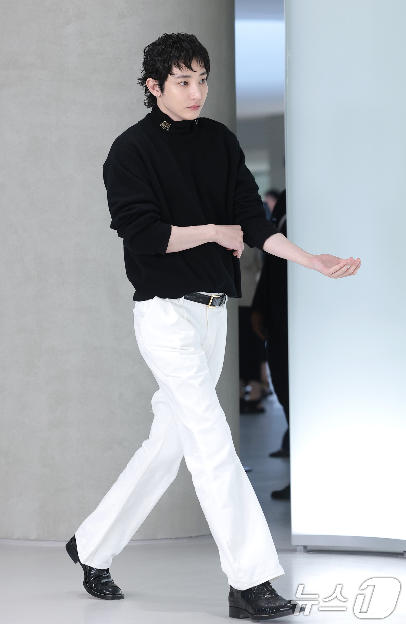(서울=뉴스1) 권현진 기자 = 배우 이수혁이 26일 서울 영등포구 퐁비두센터에서 열린 샤넬 '2026 공방 컬렉션 서울 쇼'에 참석하고 있다. 2026.5.26/뉴스1