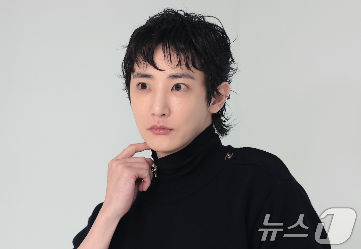 (서울=뉴스1) 권현진 기자 = 배우 이수혁이 26일 서울 영등포구 퐁비두센터에서 열린 샤넬 '2026 공방 컬렉션 서울 쇼'에 참석해 포즈를 취하고 있다. 2026.5.26/뉴스 …