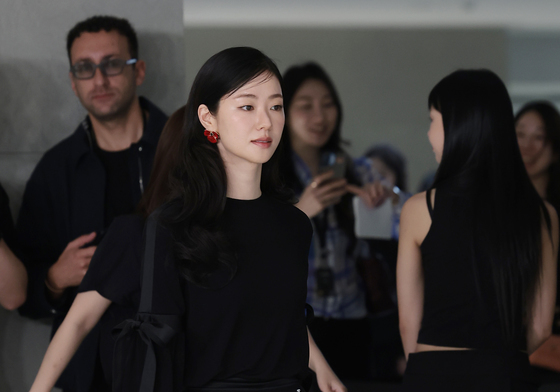 전여빈, 섹시미 흩날리며