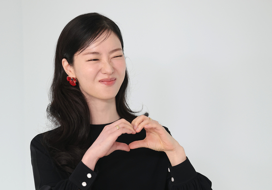 전여빈, 애교 하트