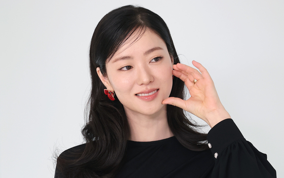전여빈, 사랑스러운 볼 하트
