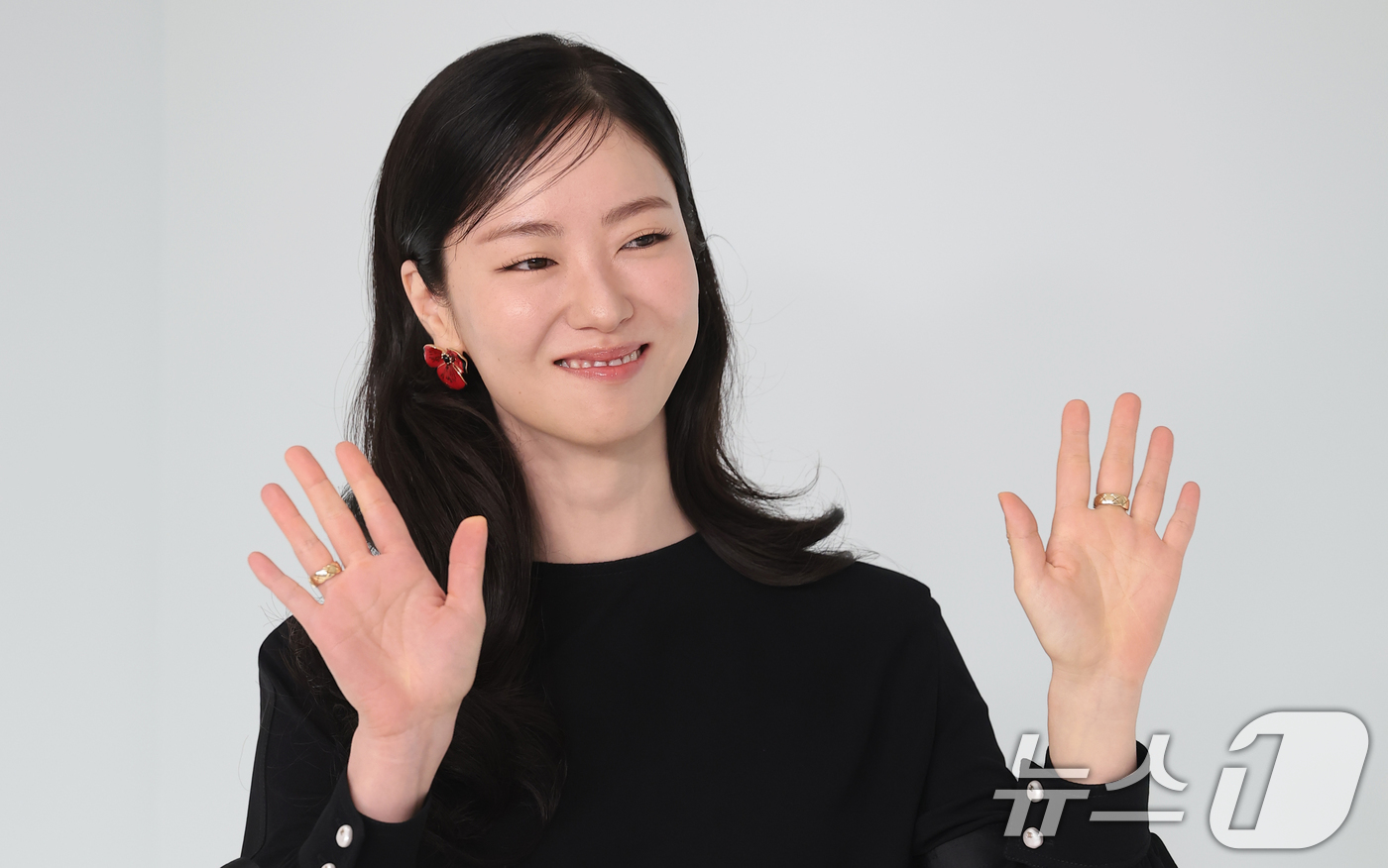 (서울=뉴스1) 권현진 기자 = 배우 전여빈이 26일 서울 영등포구 퐁비두센터에서 열린 샤넬 '2026 공방 컬렉션 서울 쇼'에 참석해 포즈를 취하고 있다. 2026.5.26/뉴스 …
