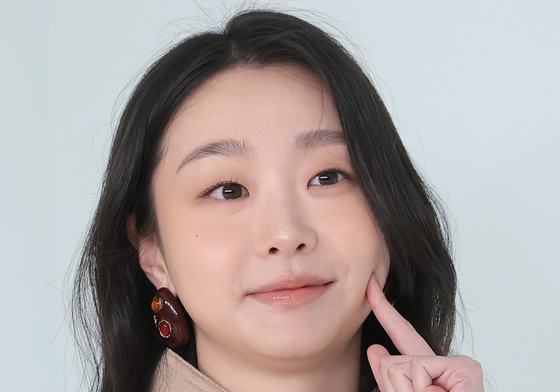김다미, 말랑말랑 볼 콕