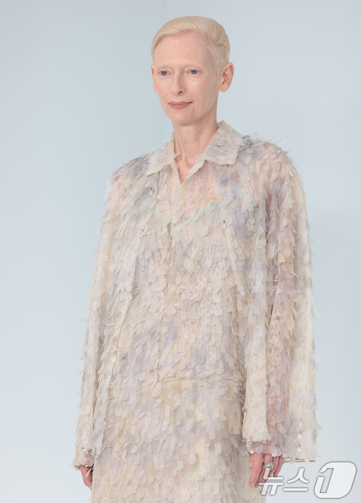 (서울=뉴스1) 권현진 기자 = 배우 틸다 스윈튼(Tilda Swinton)이 26일 서울 영등포구 퐁비두센터에서 열린 샤넬 '2026 공방 컬렉션 서울 쇼'에 참석해 포즈를 취하 …