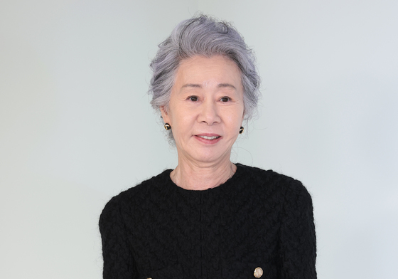 샤넬 포토 행사 참석한 윤여정
