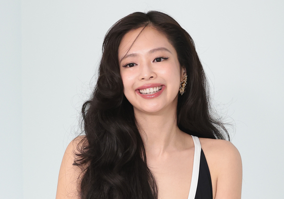 블랙핑크 제니, 향기로운 미소