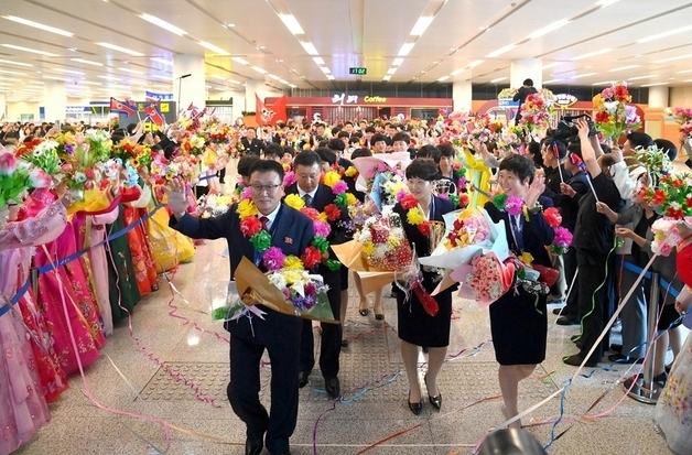 AWCL 우승 北 내고향팀 '금의환향'…"'조선 사람의 기상과 본때' 과시"
