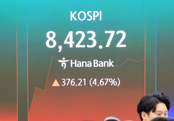 코스피 8400 돌파하며 매수사이드카 발동