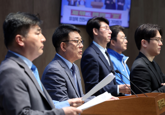 더불어민주당, 유정복 후보 사퇴 촉구 기자회견