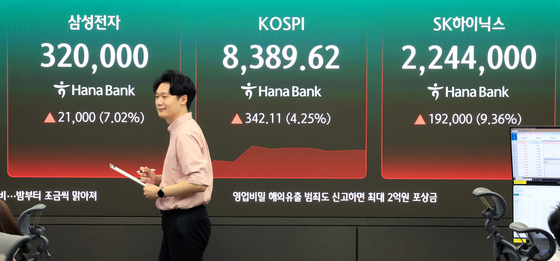 亞증시 일제히 '사상 최고' 불기둥…SK하닉 시총 1조달러 돌파